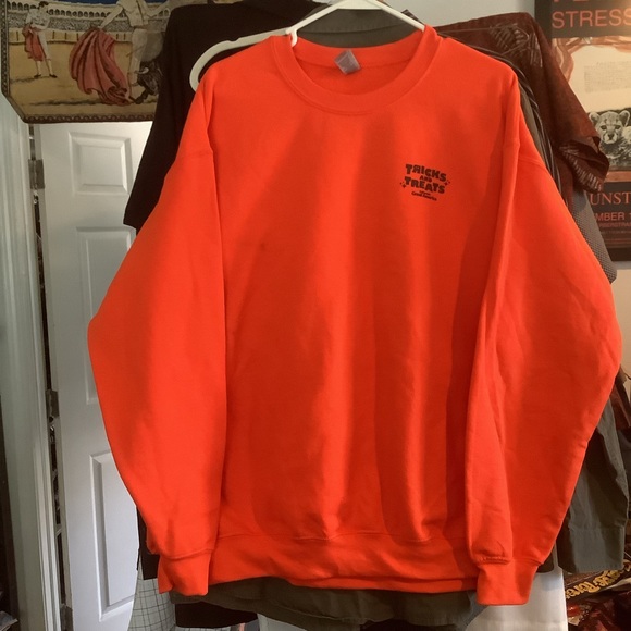 tricks and treats California’s great america Orange Crewneck Sweatshirt Size L - Picture 1 of 5